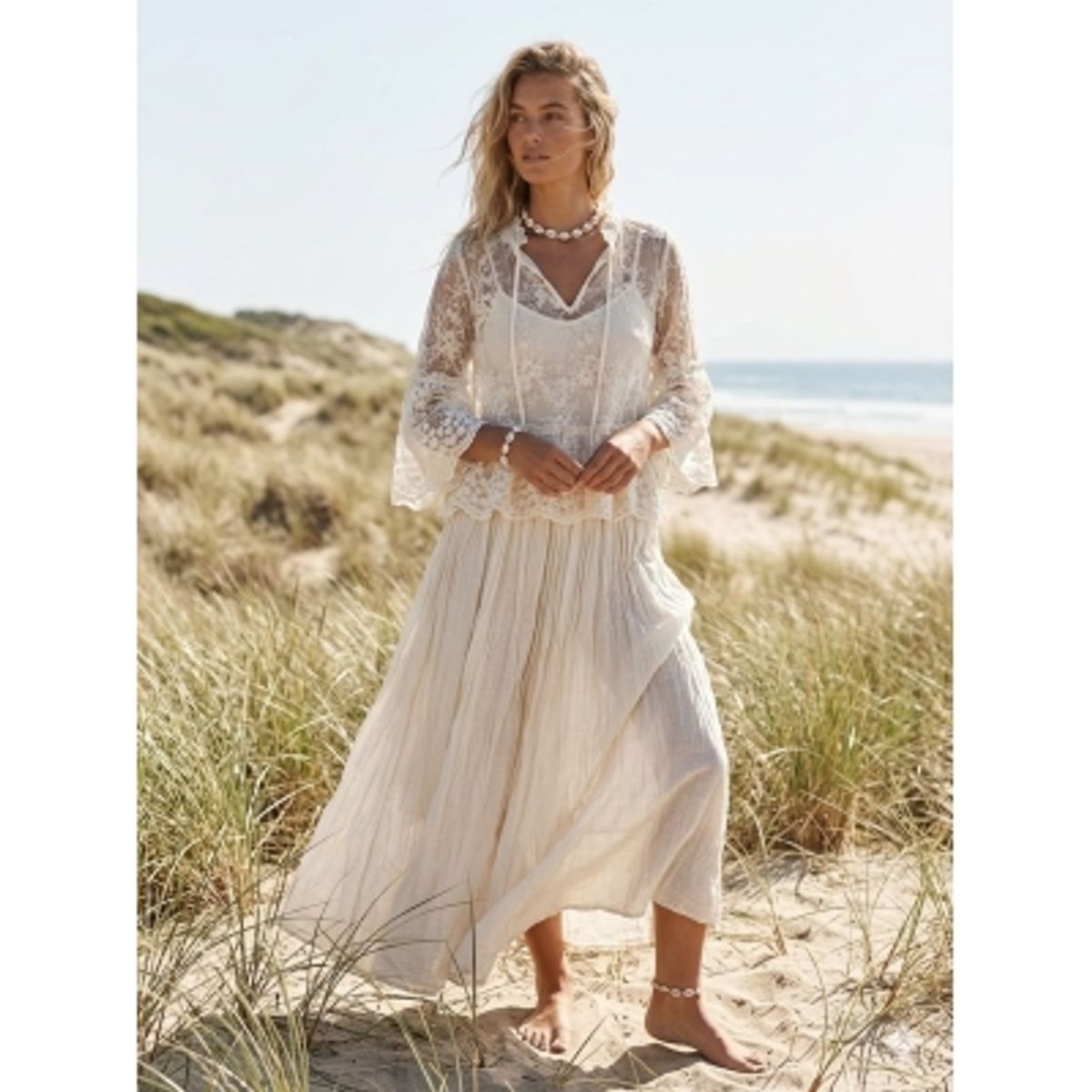 LACE BLOUSE