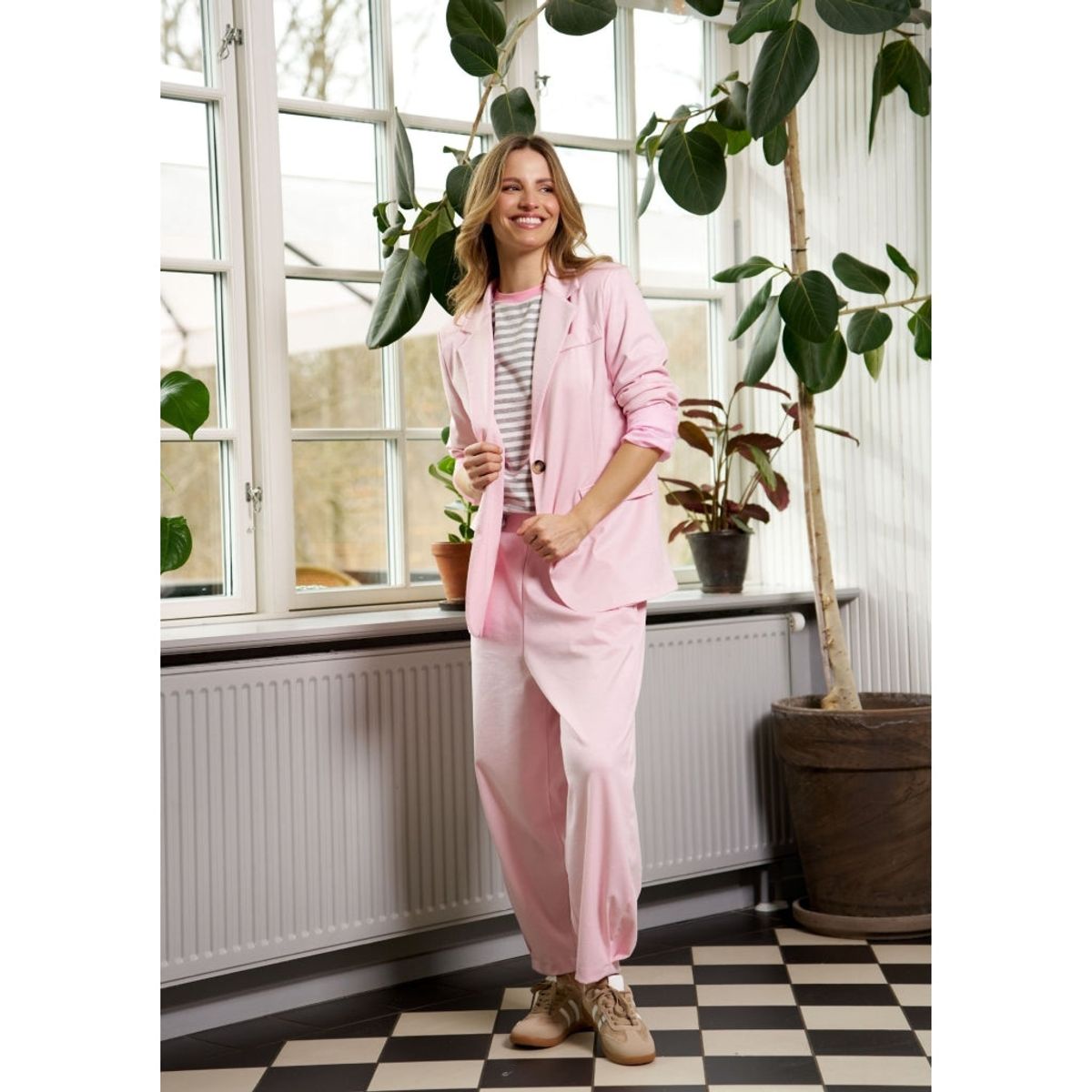 ANELA BLAZER